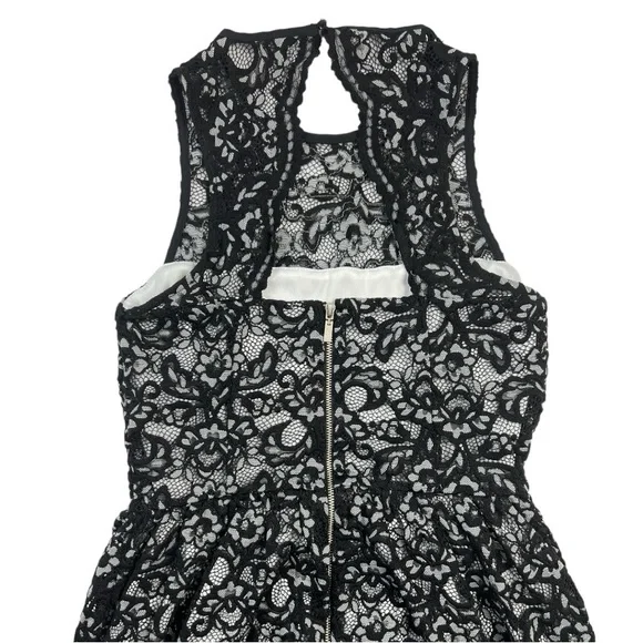 Reitmans Black & White undertone Floral Lace Sleeveless Sheath Dress Sz:2 - Picture 4 of 9